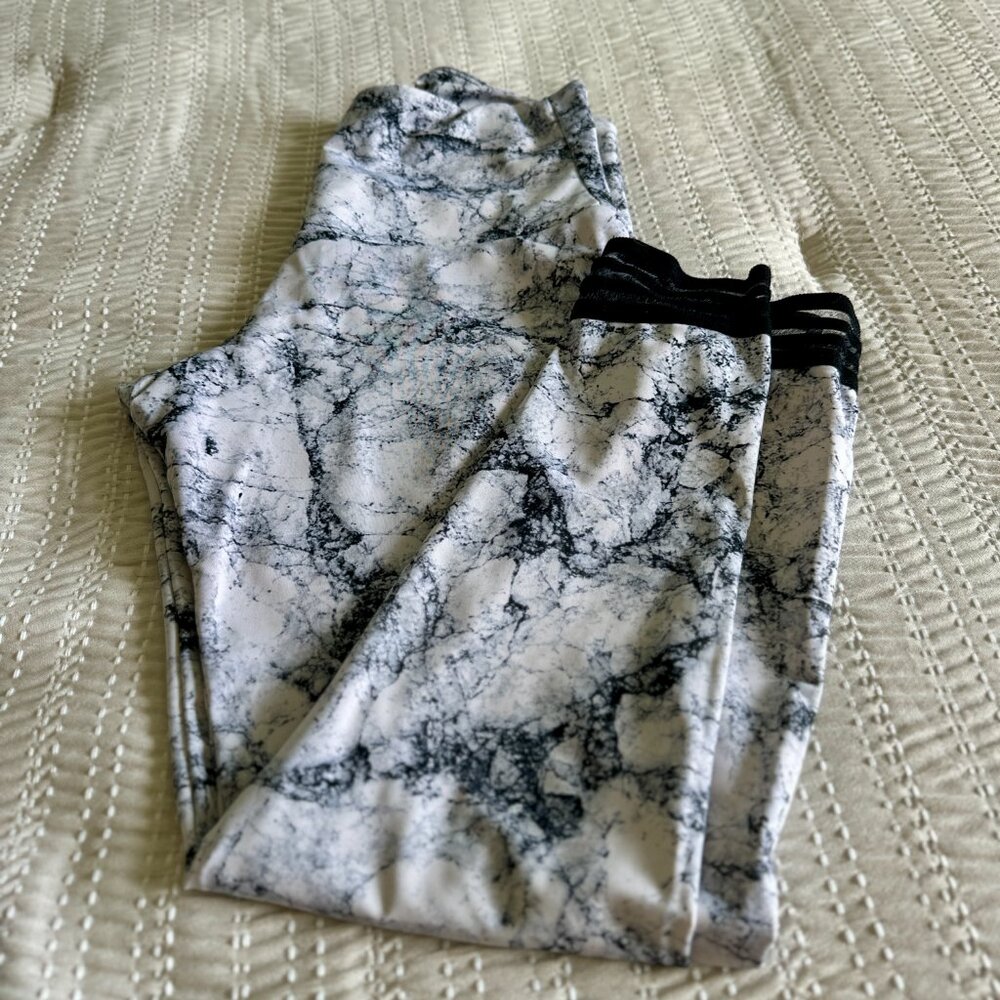Onzie High-Waisted Leggings – Marble Print – size Small